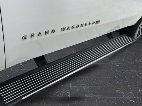 Used 2022 Jeep Grand Wagoneer Series III w/ Rear Seat Video Group 1 AWD/4WD image 48