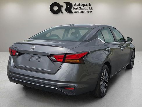 Used 2025 Nissan Altima 2.5 SV FWD image 5