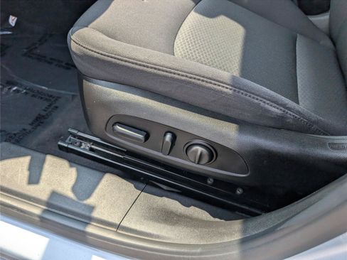 Used 2017 Chevrolet Malibu LT FWD image 20