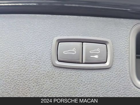 Used 2024 Porsche Macan AWD/4WD image 27