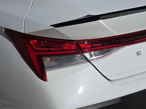 Certified 2025 Hyundai Elantra SEL image 32