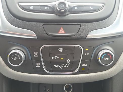 Used 2018 Chevrolet Equinox LS FWD image 30
