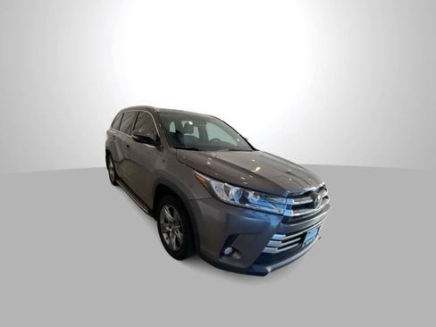 Used 2017 Toyota Highlander Limited image 2