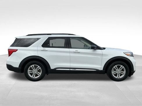 Used 2023 Ford Explorer XLT w/ Equipment Group 202A RWD image 12