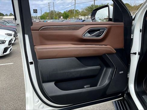 Used 2023 Chevrolet Tahoe High Country AWD/4WD image 17