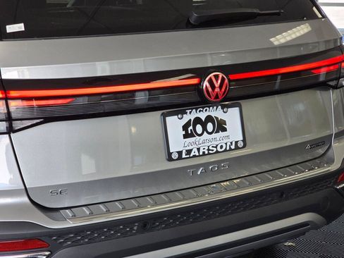 New 2026 Volkswagen Taos SE AWD/4WD image 12
