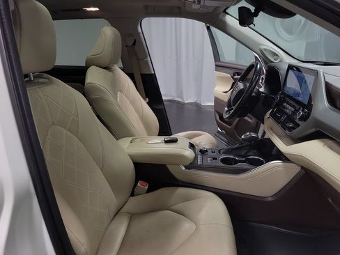 Used 2020 Toyota Highlander Platinum AWD/4WD image 34