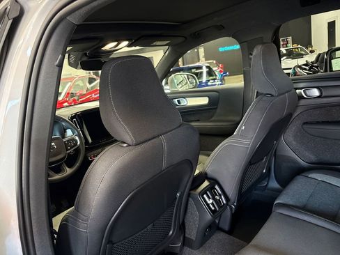 Used 2025 Volvo XC40 B5 Core image 36