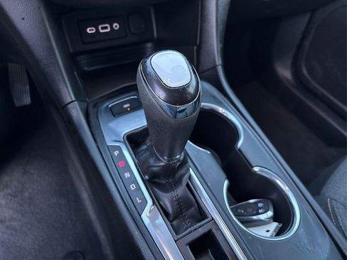 Used 2020 Chevrolet Equinox LT w/ Driver Convenience Package image 32