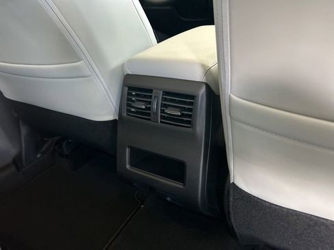 New 2025 Mitsubishi Outlander SE image 28