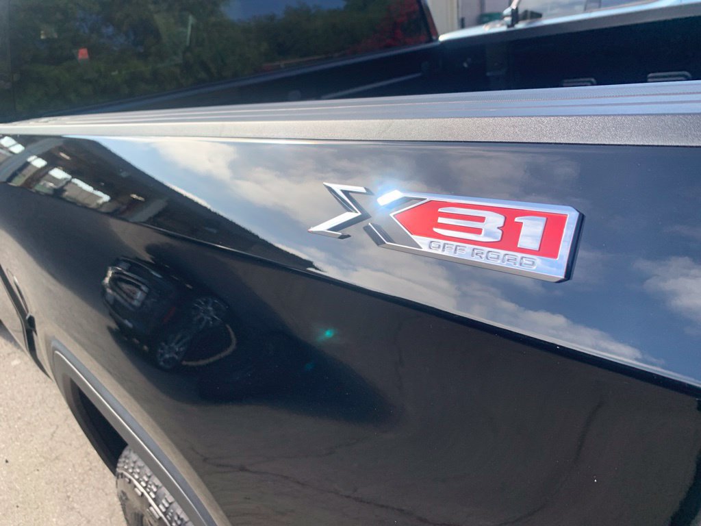 Used 2025 GMC Sierra 1500 Elevation w/ X31 Off-Road Package AWD/4WD image 8