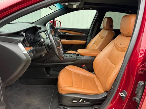 Used 2020 Cadillac XT5 Premium Luxury w/ LPO, Floor Liner Package AWD/4WD image 9