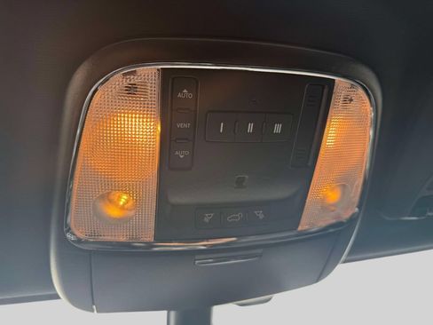 Used 2020 Jeep Grand Cherokee Limited AWD/4WD image 29