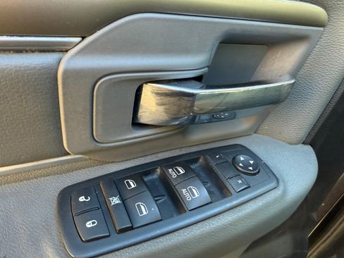 Used 2016 RAM 1500 Classic SLT image 31