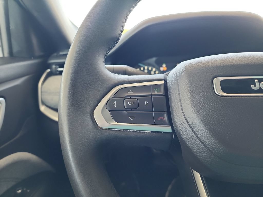 Used 2024 Jeep Compass Latitude AWD/4WD image 23