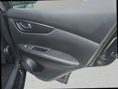 Used 2021 Nissan Rogue Sport S image 19