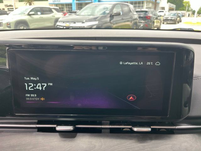 Used 2024 Kia Carnival EX FWD image 20