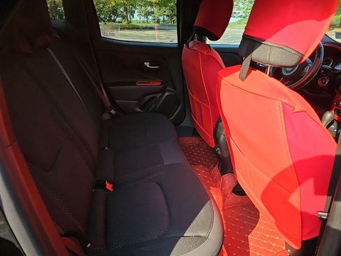 Used 2020 Jeep Renegade Altitude AWD/4WD image 16