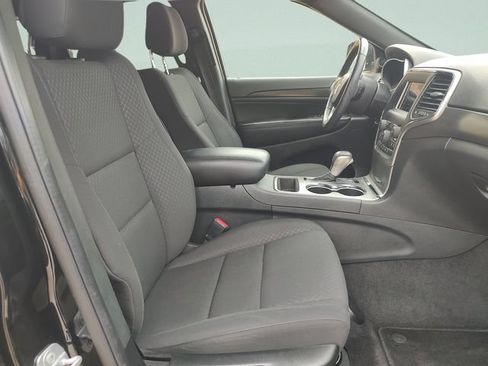 Used 2018 Jeep Grand Cherokee Laredo RWD image 26