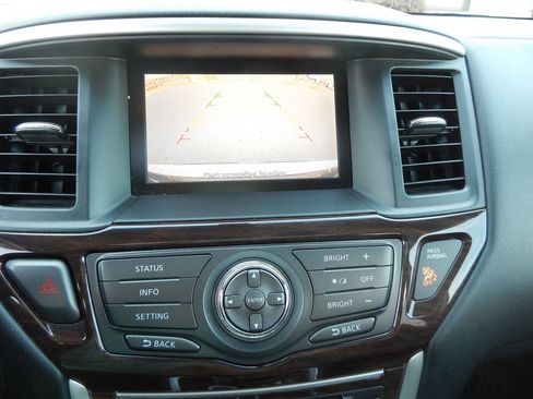 Used 2014 Nissan Pathfinder SL w/ SL Premium Package AWD/4WD image 3
