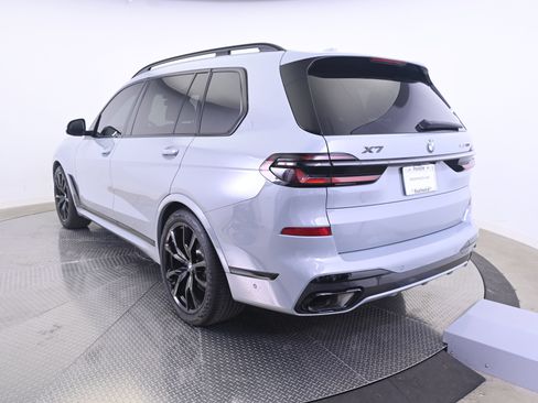 Used 2025 BMW X7 xDrive40i w/ M Sport Package AWD/4WD image 3