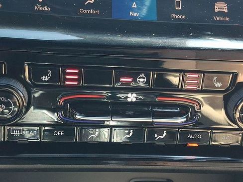 Certified 2024 Jeep Grand Cherokee L Limited AWD/4WD image 28