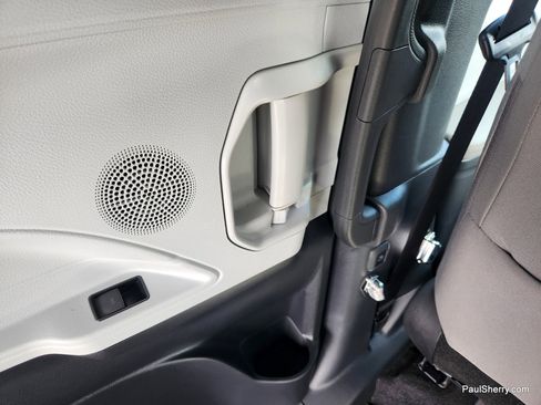 New 2026 Toyota Sienna LE FWD image 38