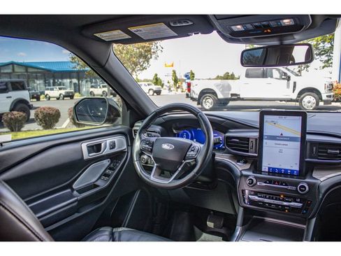 Used 2020 Ford Explorer Platinum w/ Premium Technology Package AWD/4WD image 25