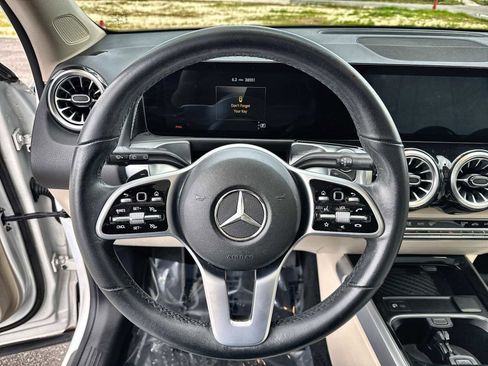 Used 2022 Mercedes-Benz GLB 250 image 22