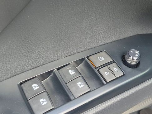 Used 2018 Toyota Camry LE FWD image 12