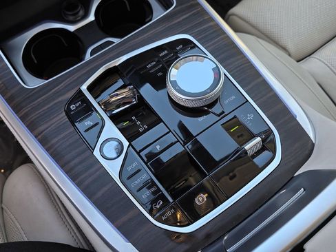 Used 2024 BMW X7 xDrive40i w/ Executive Package image 24