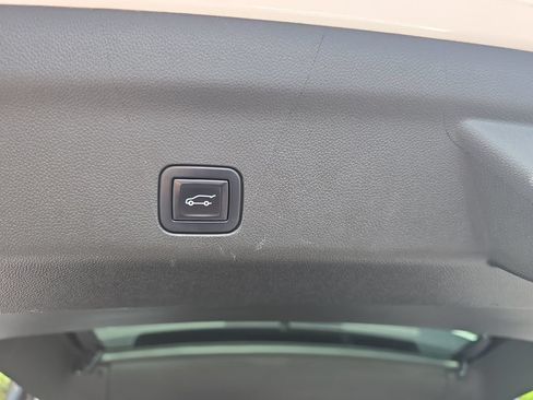 Certified 2022 GMC Yukon SLT w/ SLT Luxury Package AWD/4WD image 14
