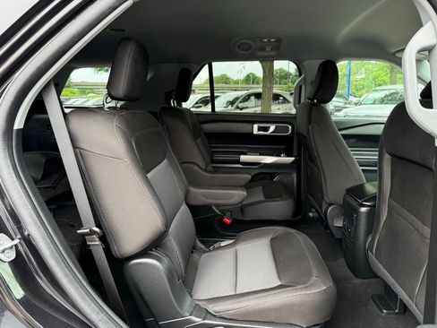 Used 2023 Ford Explorer XLT AWD/4WD image 29