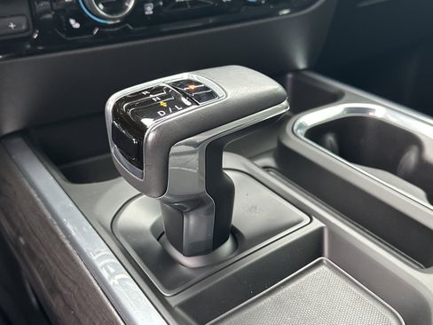 Used 2022 Chevrolet Silverado 1500 LTZ image 32