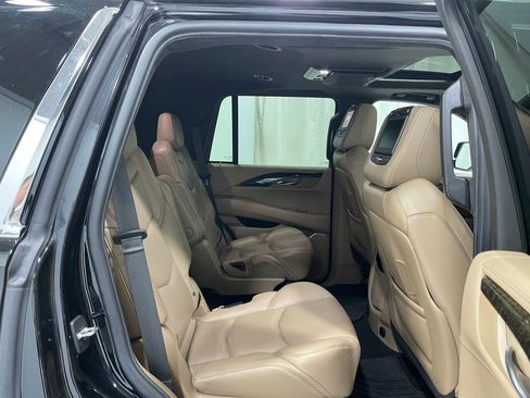 Used 2019 Cadillac Escalade Platinum AWD/4WD image 34