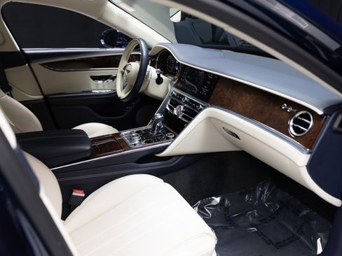 Used 2021 Bentley Flying Spur W12 image 56
