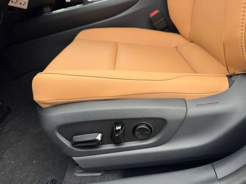 New 2026 Lexus UX 300h AWD image 13