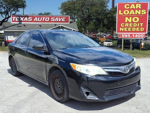 Used 2014 Toyota Camry LE FWD image 1