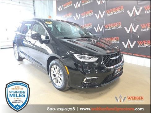 New 2026 Chrysler Pacifica Select image 1