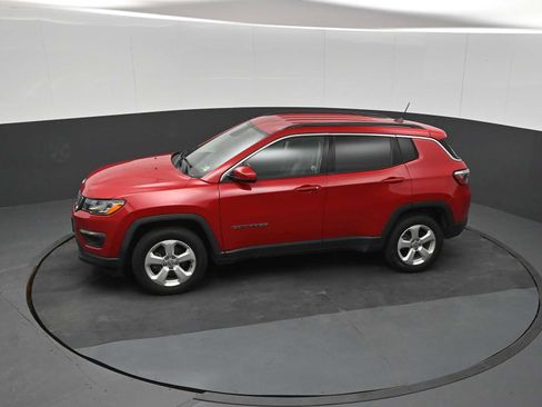 Used 2019 Jeep Compass Latitude w/ Popular Equipment Group AWD/4WD image 17