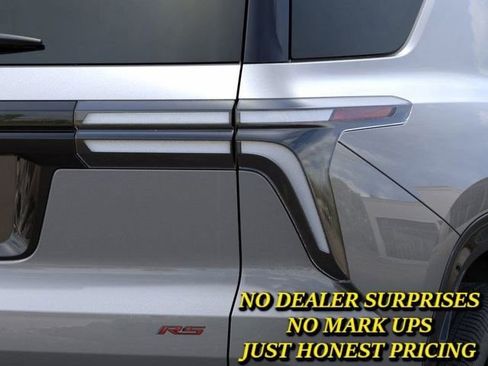 New 2026 Chevrolet Traverse RS FWD image 11