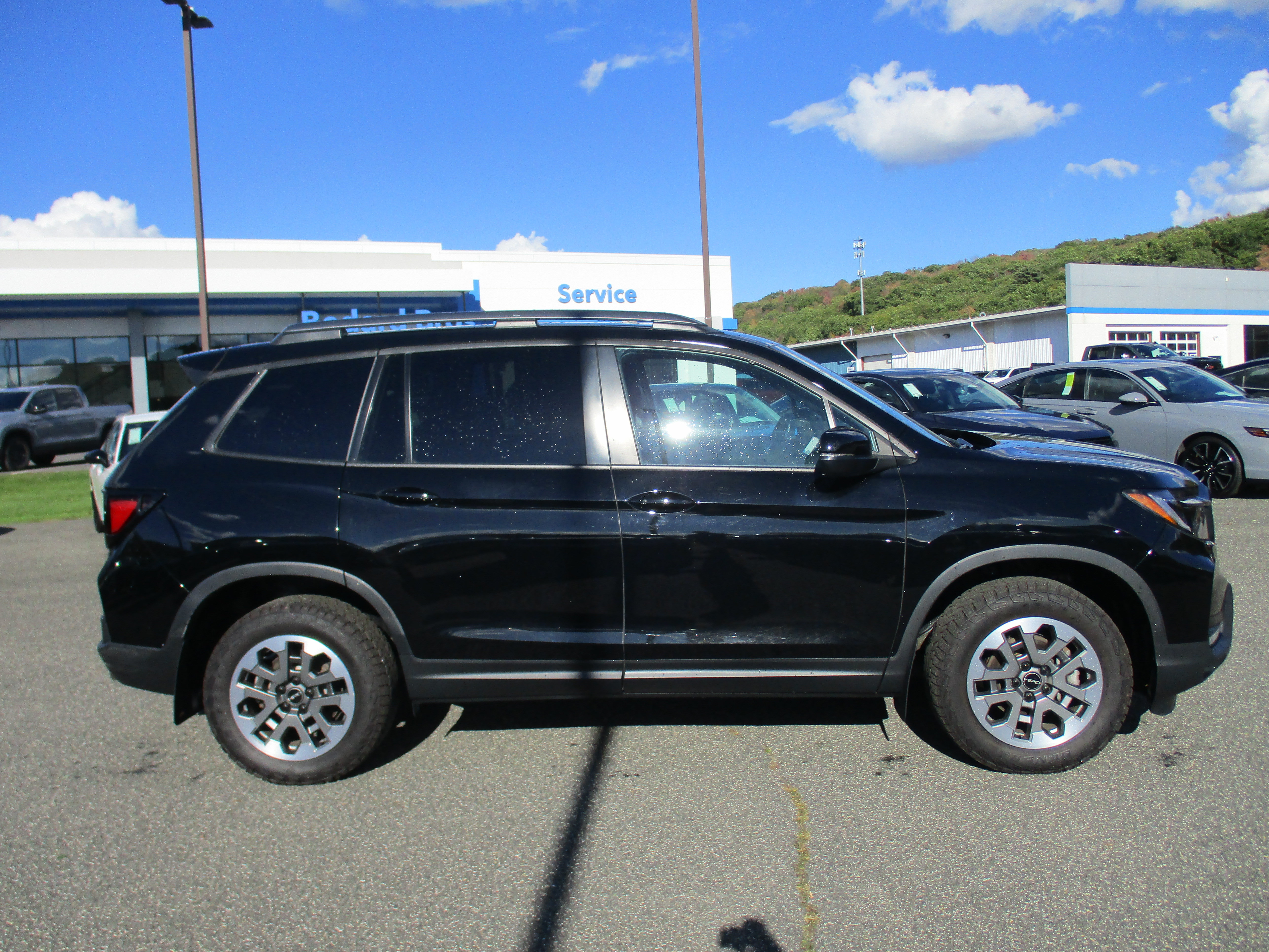 Certified 2025 Honda Passport TrailSport image 4