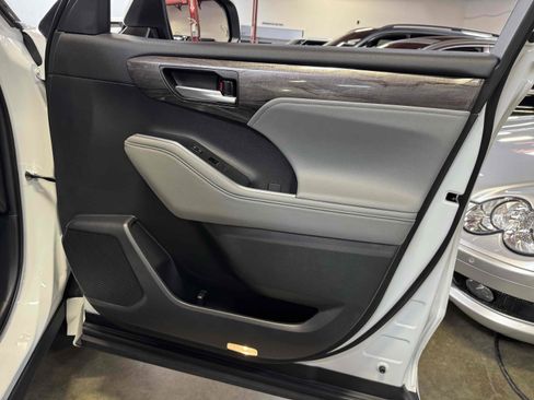 Used 2023 Toyota Highlander Platinum image 71