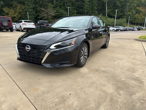 New 2025 Nissan Altima 2.5 SV image 8