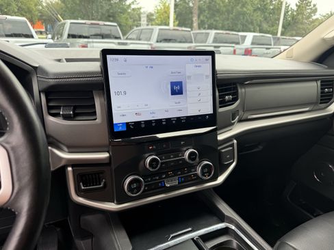 Used 2022 Ford Expedition XLT AWD/4WD image 19