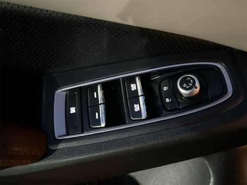 Used 2019 Subaru Ascent Touring image 17