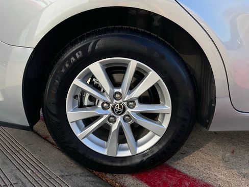 Used 2025 Toyota Camry LE image 9