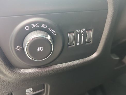 Used 2024 Jeep Grand Cherokee Limited image 38