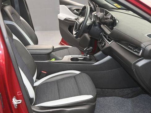 Certified 2024 Buick Envista Preferred w/ Advanced Safety Package FWD image 11
