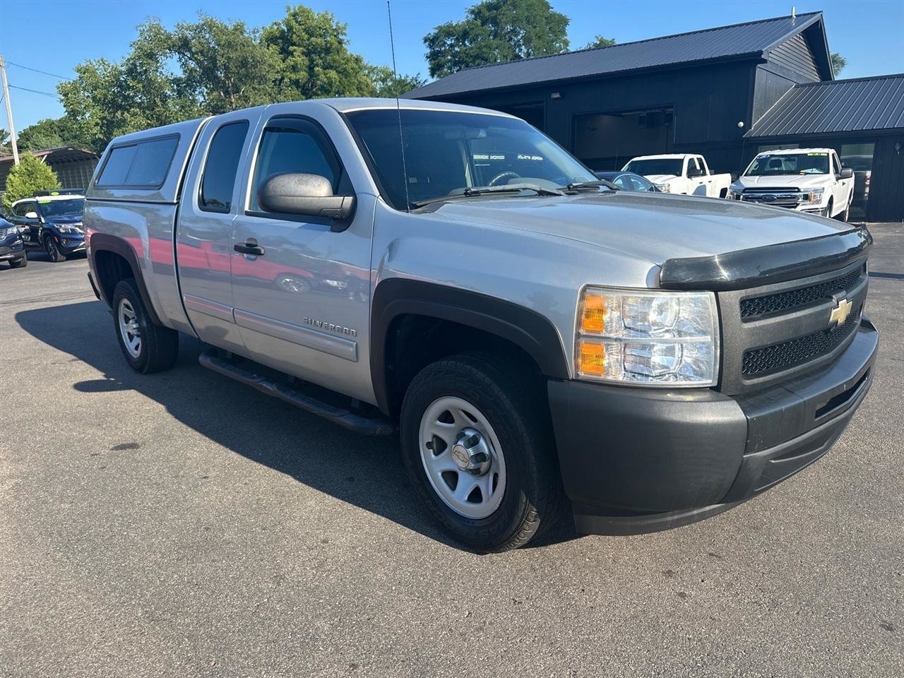 Used 2010 Chevrolet Silverado 1500 W/T RWD image 3